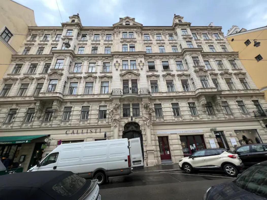 Luxurious Apartment In The Centre Of Вена Экстерьер фото