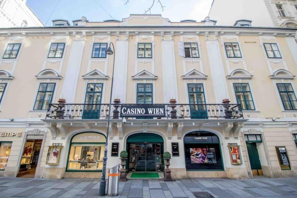 Luxurious Apartment In The Centre Of Вена Экстерьер фото