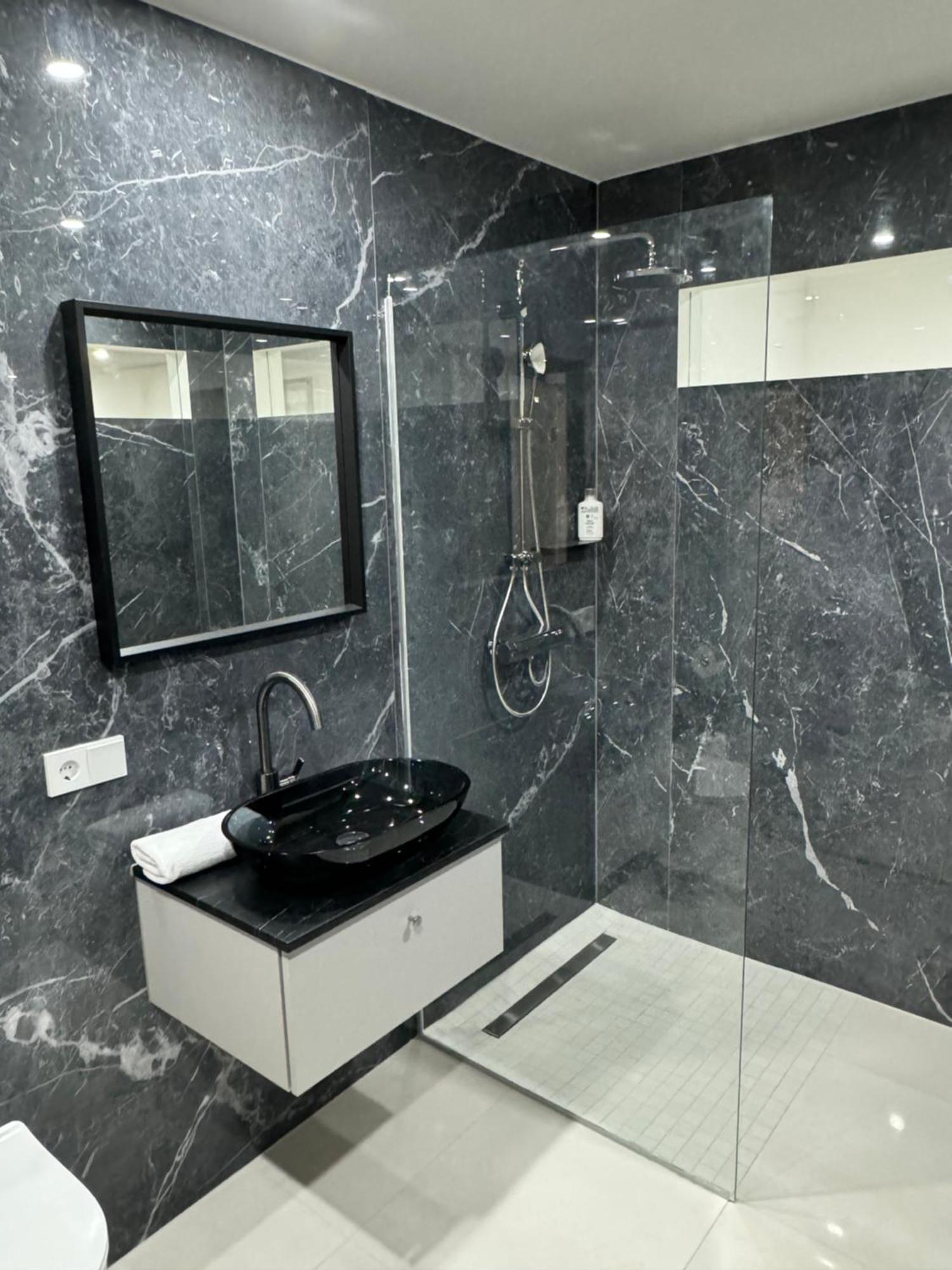 Luxurious Apartment In The Centre Of Вена Экстерьер фото