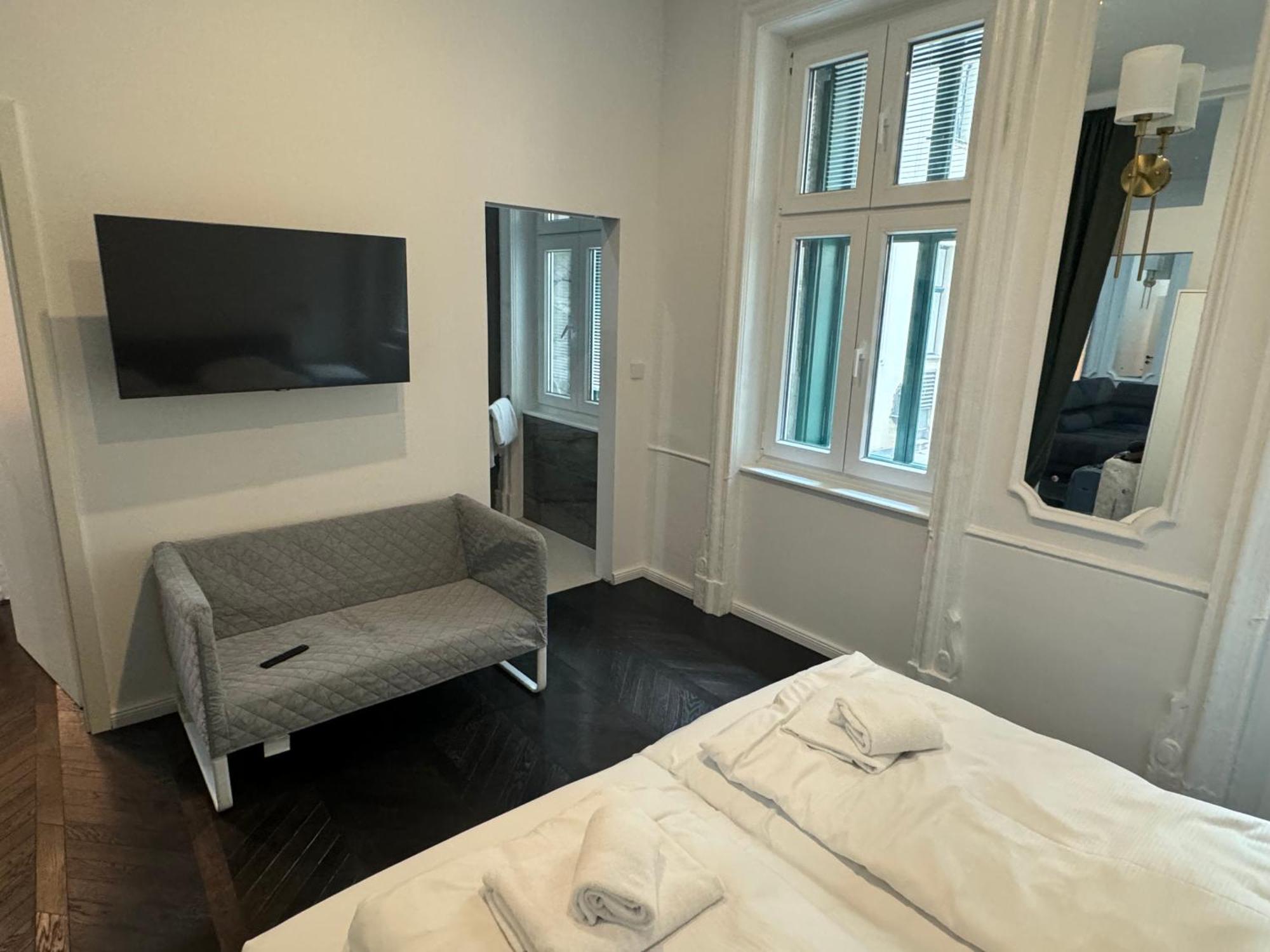 Luxurious Apartment In The Centre Of Вена Экстерьер фото
