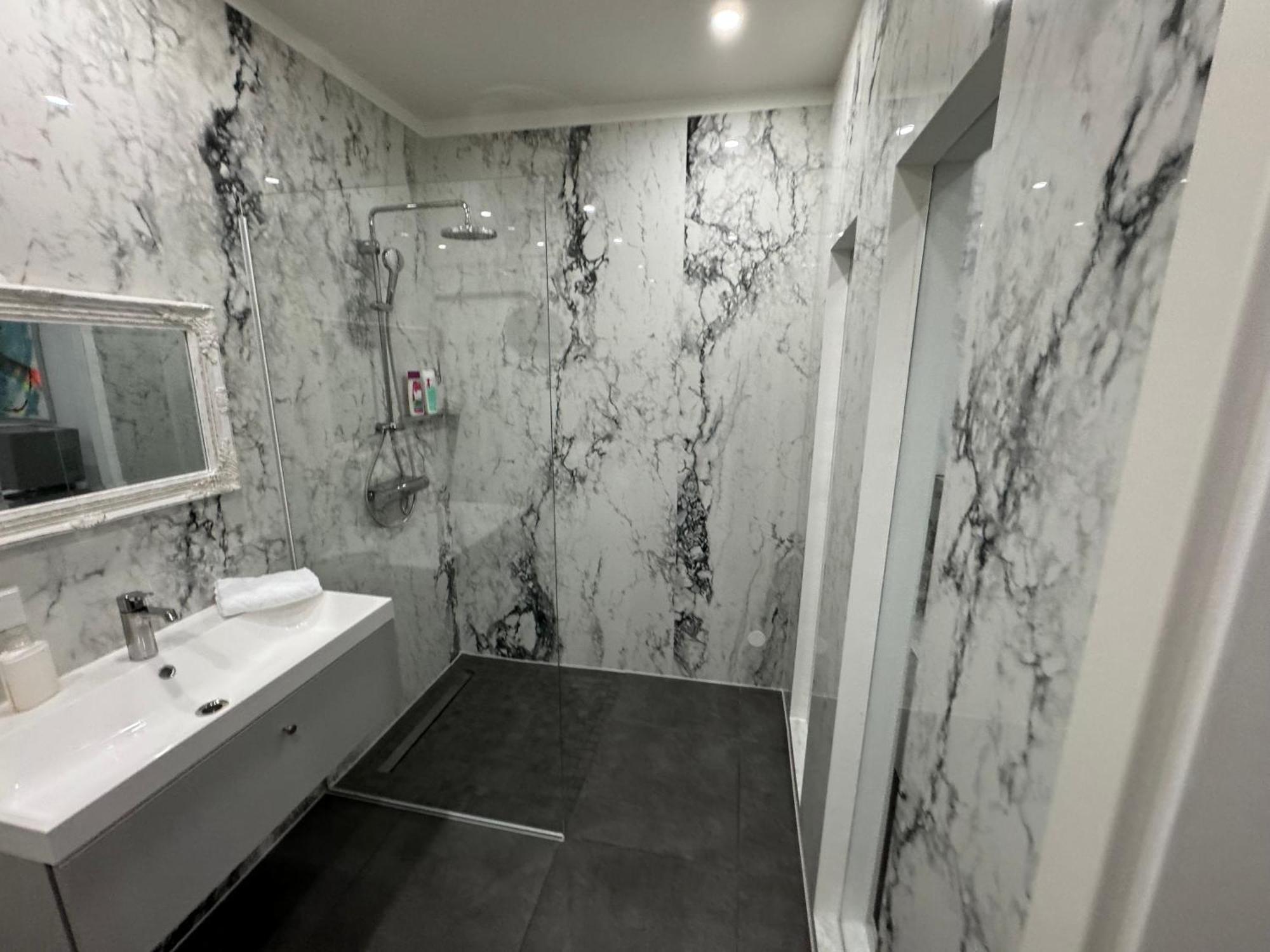 Luxurious Apartment In The Centre Of Вена Экстерьер фото